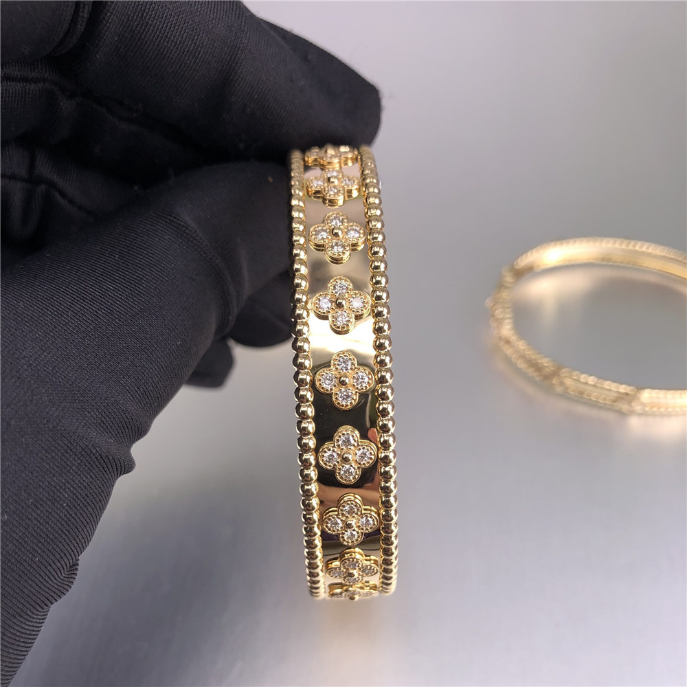 VCA 18ct Yellow Gold Perlee Clover Bracelet Diamonds