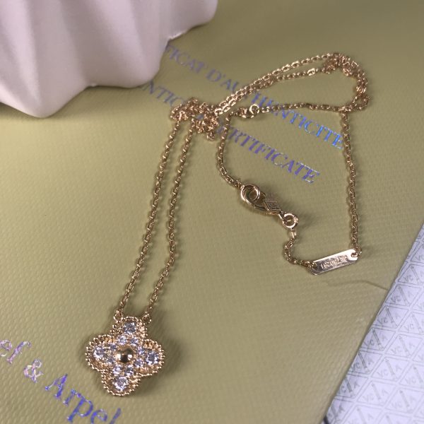 VAN CLEEF & ARPEL VCA VINTAGE 18CT GOLD ALHAMBRA PENDANT NECKLACE DIAMOND