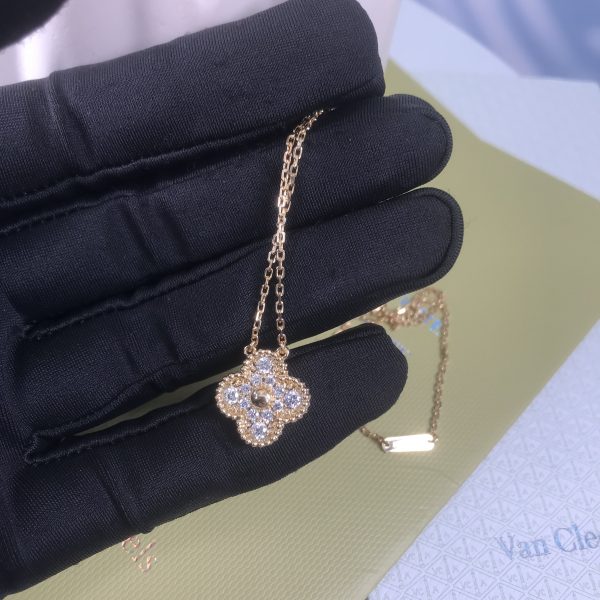 VAN CLEEF & ARPEL VCA VINTAGE 18CT GOLD ALHAMBRA PENDANT NECKLACE DIAMOND