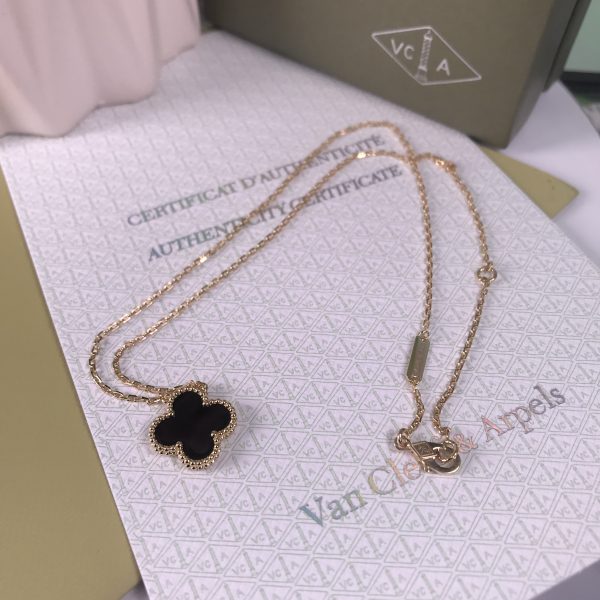 VAN CLEEF & ARPEL VINTAGE 18CT GOLD ALHAMBRA PENDANT NECKLACE ONYX