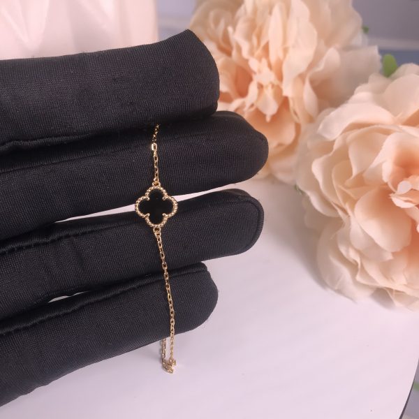 VAN CLEEF & ARPEL SWEET ALHAMBRA BRACELET 1 MOTIFS ONYX