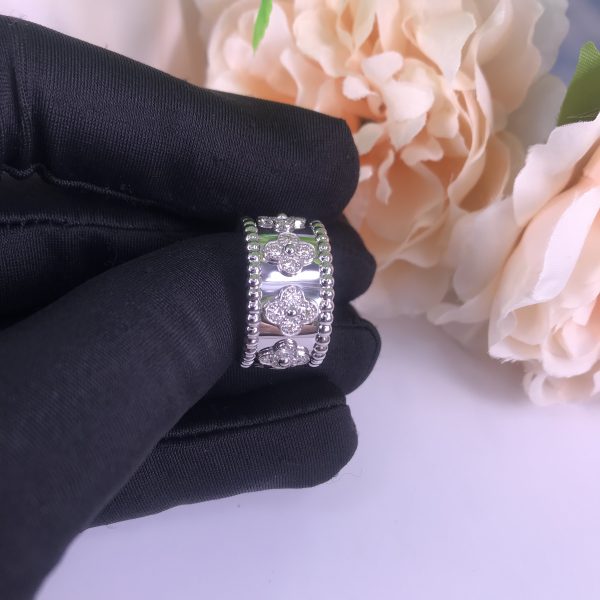 VAN CLEEF & ARPEL 18CT WHITE GOLD PERLEE CLOVERS DIAMOND RING