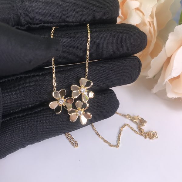 VAN CLEEF & ARPEL 18CT YELLOW GOLD FRIVOLE PENDANT NECKLACE 3 FLOWERS