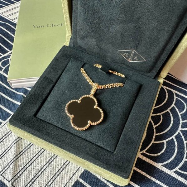 VCA Magic Alhambra Pendant Necklace Onyx 18K Yellow Gold VCARN32200