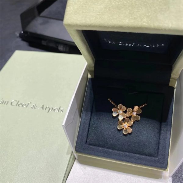 Van Cleef & Arpels Frivole Necklace 3 Flowers 18K Yellow Gold VCARP2DU00