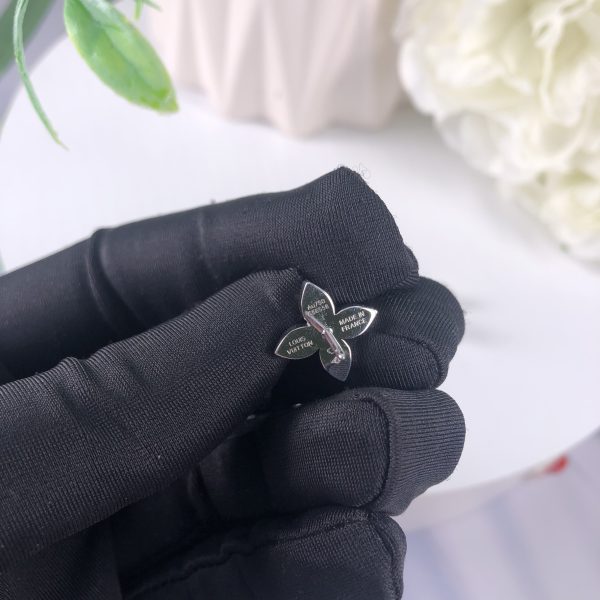 LOUIS VUITTON DIAMOND BLOSSOM DIAMOND EARSTUDS