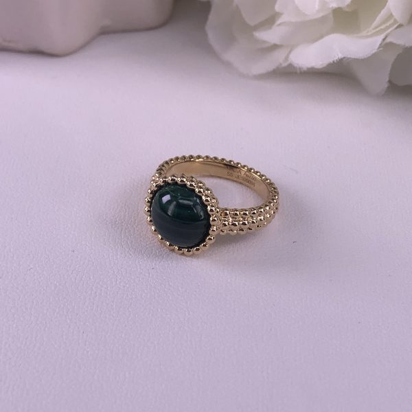 VAN CLEEF & ARPEL 18CT GOLD PERLEE COULEURS RING MALACHITE