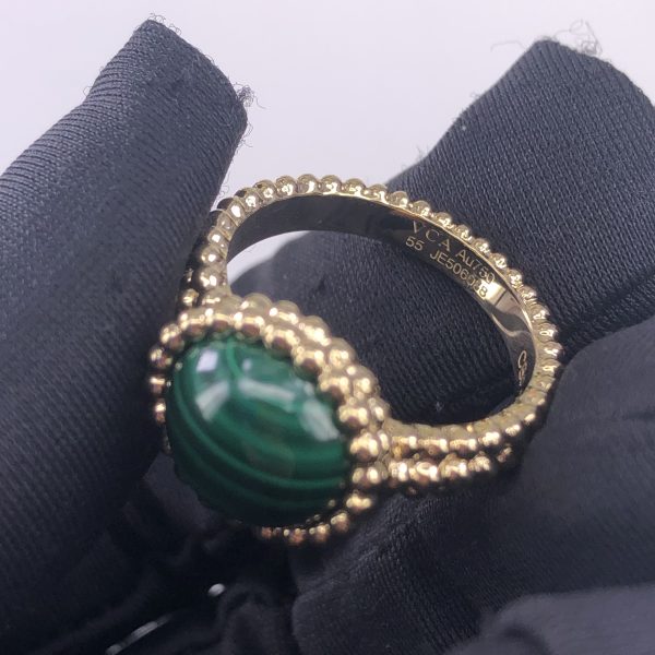 VAN CLEEF & ARPEL 18CT GOLD PERLEE COULEURS RING MALACHITE