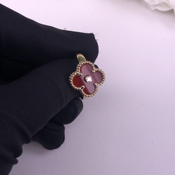 VAN CLEEF & ARPEL VINTAGE ALHAMBRA DIAMOND RING CARNELIAN