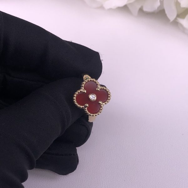 VAN CLEEF & ARPEL VINTAGE ALHAMBRA DIAMOND RING CARNELIAN