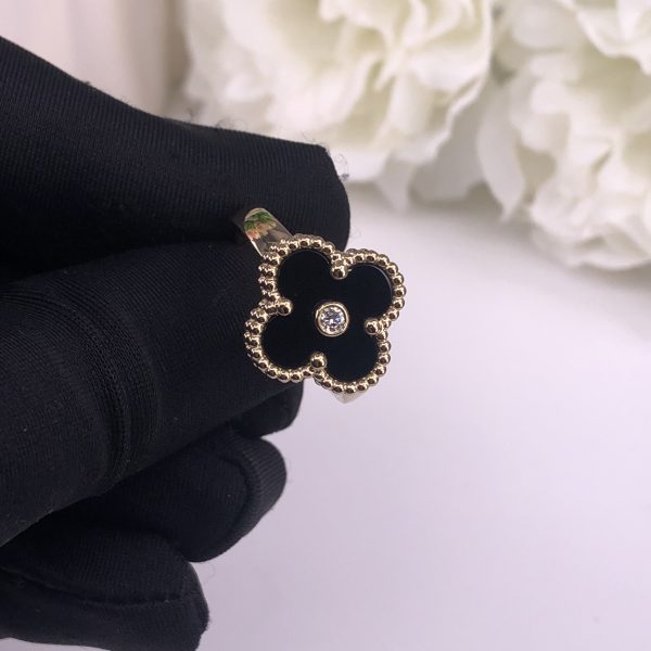 VAN CLEEF & ARPEL VCA 18CT GOLD VINTAGE ALHAMBRA DIAMOND RING ONYX