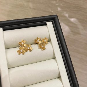 Van Cleef & Arpels 18K Gold Frivole Earstuds 3 Flowers VCARP2DV00