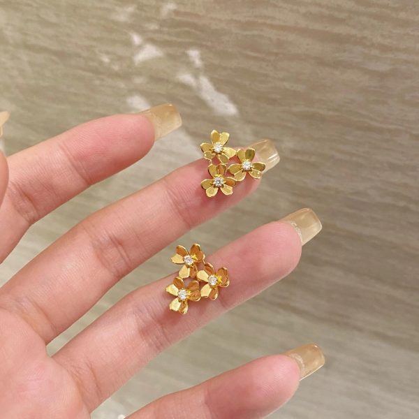 Van Cleef & Arpels 18K Gold Frivole Earstuds 3 Flowers VCARP2DV00