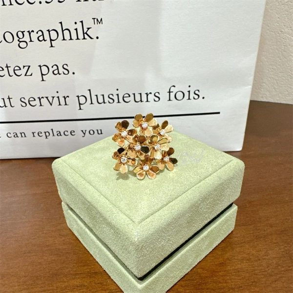 Van Cleef Frivole Ring 8 Flowers Diamonds 18K Yellow Gold VCARB67700